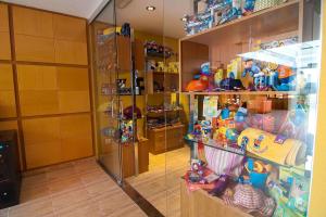 
a room filled with lots of shelves filled with toys at Hotel Servigroup Romana in Alcossebre
