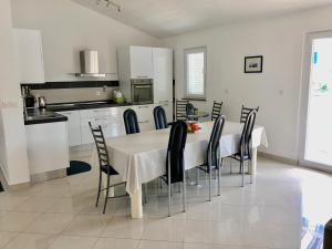 Kuchyň nebo kuchyňský kout v ubytování Apartman Gaga