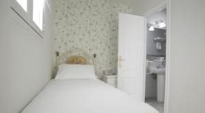Cama o camas de una habitación en Basic Hotel Puerta de Sevilla