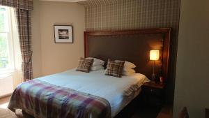 Postel nebo postele na pokoji v ubytování Cairngorm Hotel