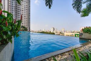 Hồ bơi trong/gần Sunrise City Trang' s Apartment W2-1704