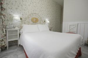 Cama o camas de una habitación en Basic Hotel Puerta de Sevilla