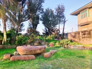 Vrt ispred objekta Pisces Garden B&B