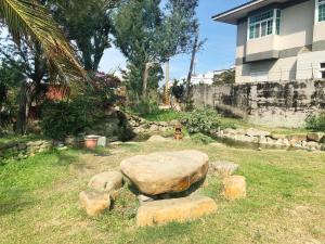 Vrt ispred objekta Pisces Garden B&B