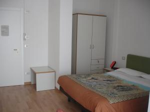 A bed or beds in a room at Petit Hotel