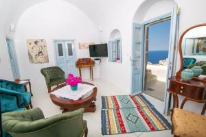 Μια τηλεόραση ή/και κέντρο ψυχαγωγίας στο Kastro Oia Houses