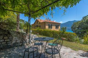 a table and chairs in front of a house at Apartment Anna - Griante in Griante Cadenabbia