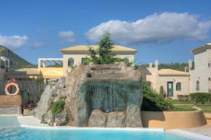 The swimming pool at or close to Stalakton Country Maisonettes