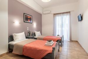 A television and/or entertainment centre at Ostria Apartments