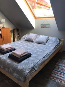 Postel nebo postele na pokoji v ubytování Apartament w Pucku z widokiem na Morze