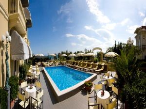 Basen w obiekcie Hotel Vittoria lub w pobliżu