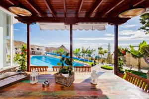 Bazén v ubytovaní Villa Sara in Costa Adeje - Sara Vacation alebo v jeho blízkosti