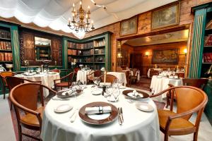 En restaurant eller et andet spisested på Chambre d'hôtes Chez Samuel Bruno