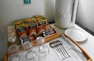 Una cocina o kitchenette en Swiftlets Inn