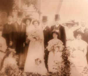 an old photo of a wedding group of people at Globe Guesthouse in Castlemaine