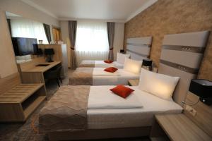 Voodi või voodid majutusasutuse Hotel Baril toas
