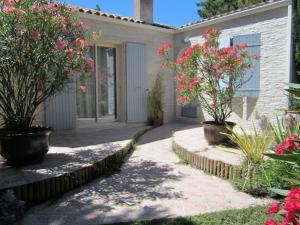 L'enclos Des Lys, Villa Raffinée Proche de la Mer, Linge Inclus外面的花园