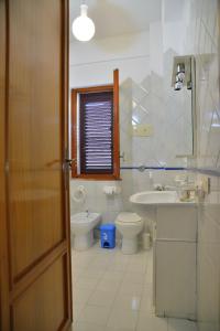 A bathroom at Villa Nice Mondello