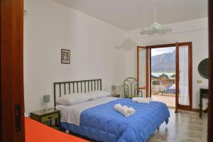A bed or beds in a room at Villa Nice Mondello