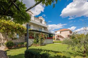 a house with a yard in front of it at Otium in Kaštela
