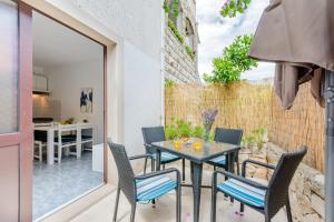 Patio alebo iná vonkajšia časť ubytovania Villa Dinka
