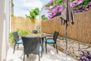 Vonkajšia záhrada v ubytovaní Villa Dinka