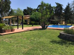 a yard with a swimming pool and a house at Somnium La Dimora Del Relax in Albanella