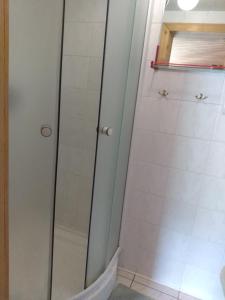 a bathroom with a shower, toilet and tub at Holiday home Lancedor in Yaremche