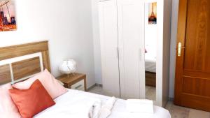 Łóżko lub łóżka w pokoju w obiekcie Seaview Fuengirola Apartment