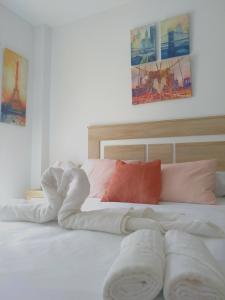 Łóżko lub łóżka w pokoju w obiekcie Seaview Fuengirola Apartment