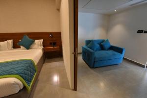 Postel nebo postele na pokoji v ubytování Vivid A Boutique Hotel