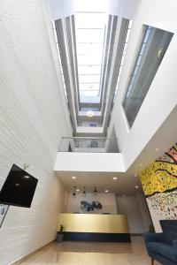 TV a/nebo společenská místnost v ubytování Vivid A Boutique Hotel