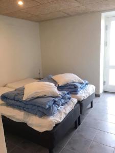 Postel nebo postele na pokoji v ubytování Meldbjerg