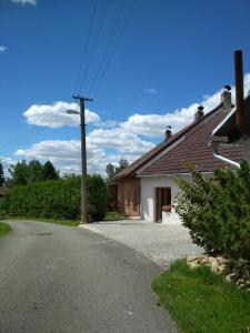 an empty road next to a house at NOVODVORSKÝ APARTMÁN SÁRA in Nové Dvory