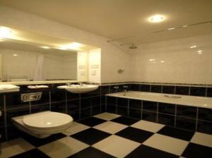a bathroom with a toilet and a sink and a tub at Wolds Village Hotel in Bainton +16 photos