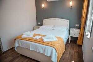 A bed or beds in a room at Bozcaada Aspava Otel