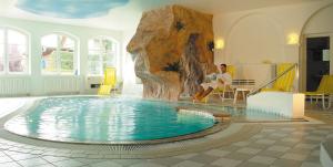 Basen w obiekcie Genussgasthof & Hotel beim Krutzler lub w pobliżu