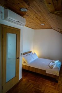 Postel nebo postele na pokoji v ubytování Markov konak