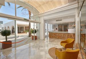 Χώρος καθιστικού στο Apartamentos Cala d'Or Playa +86 φωτογραφίες