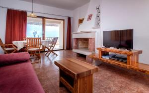 Μια τηλεόραση ή/και κέντρο ψυχαγωγίας στο Apartmani Dolac