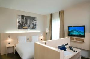 TV a/nebo společenská místnost v ubytování Ibis Styles La Louvière
