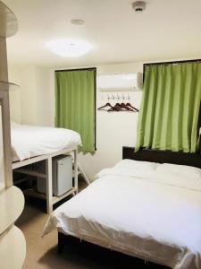 Postel nebo postele na pokoji v ubytování GreenHotel