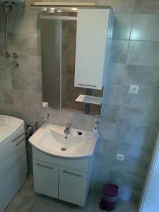 Kúpeľňa v ubytovaní Studio Apartment Luce + 36 fotografií