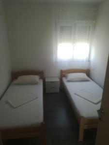 Postel nebo postele na pokoji v ubytování Apartmani Ivka