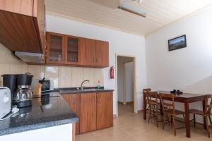 Kuchyň nebo kuchyňský kout v ubytování Casa do Bica