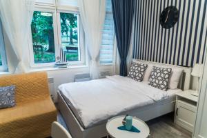 Giường trong phòng chung tại Marina House Apartments