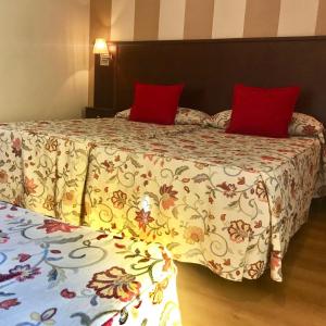 Posteľ alebo postele v izbe v ubytovaní Hotel Fernando IV