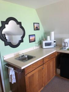 
A kitchen or kitchenette at Windermere On The Beach
