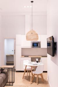 a kitchen and living room with a table and chairs at GETARIA APARTAMENTUAK - Sahatsaga in Getaria