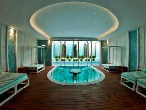 A piscina localizada em Bela Vista Hotel & Spa - Relais & Chateaux ou nos arredores